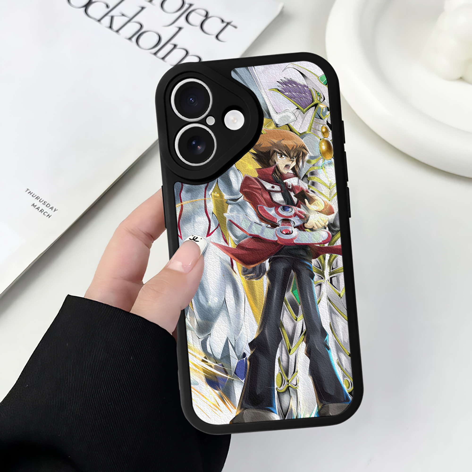（画像用） 遊☆戯☆王 Yu-Gi-Oh! 【iPhone 16シリーズ対応】シリコンスマホケース（レザー調） 材質：シリコン